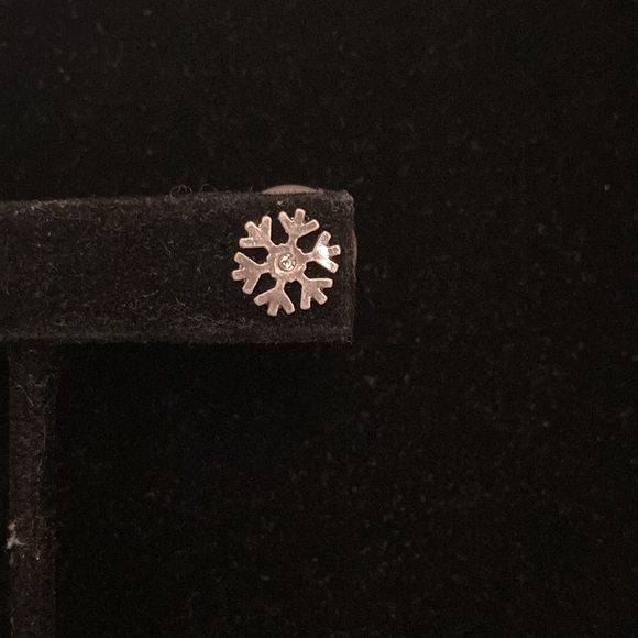 Snowflake ❄️ Reversible Christmas Earrings - Picture 2 of 2
